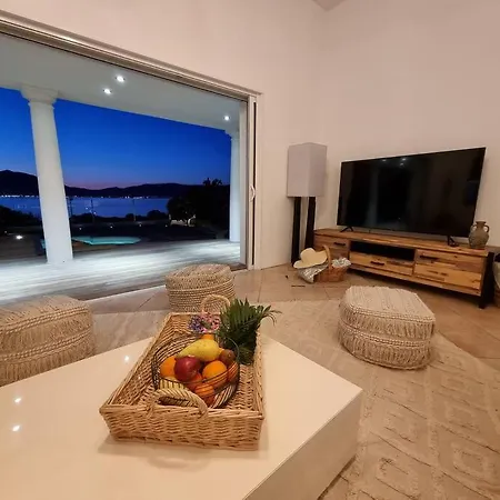 Luxury With Stunning Panoramic Views *