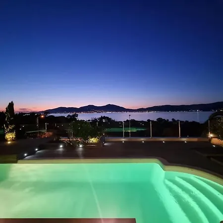 Luxury With Stunning Panoramic Views *