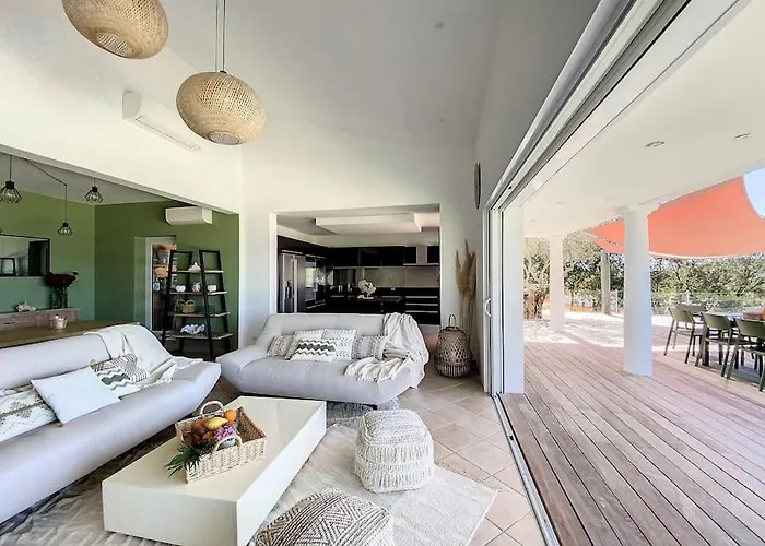 Luxury With Stunning Panoramic Views