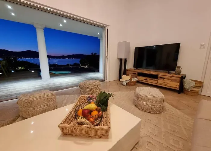 Luxury With Stunning Panoramic Views *