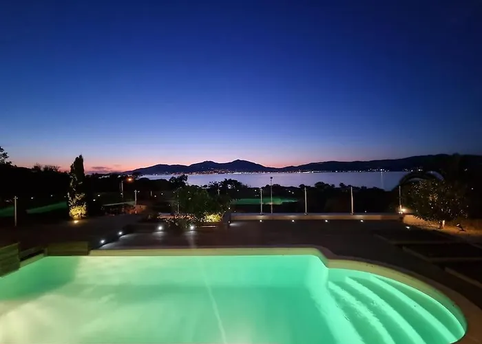 Luxury With Stunning Panoramic Views *